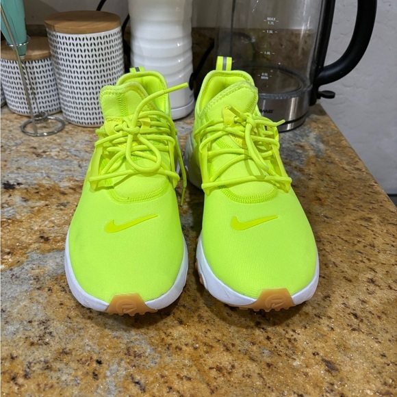 Nike React Presto Volt size 8 - Picture 2 of 9